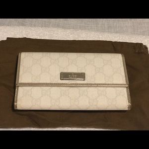AUTHENTIC Gucci White Metallic Logo Wallet Trifold